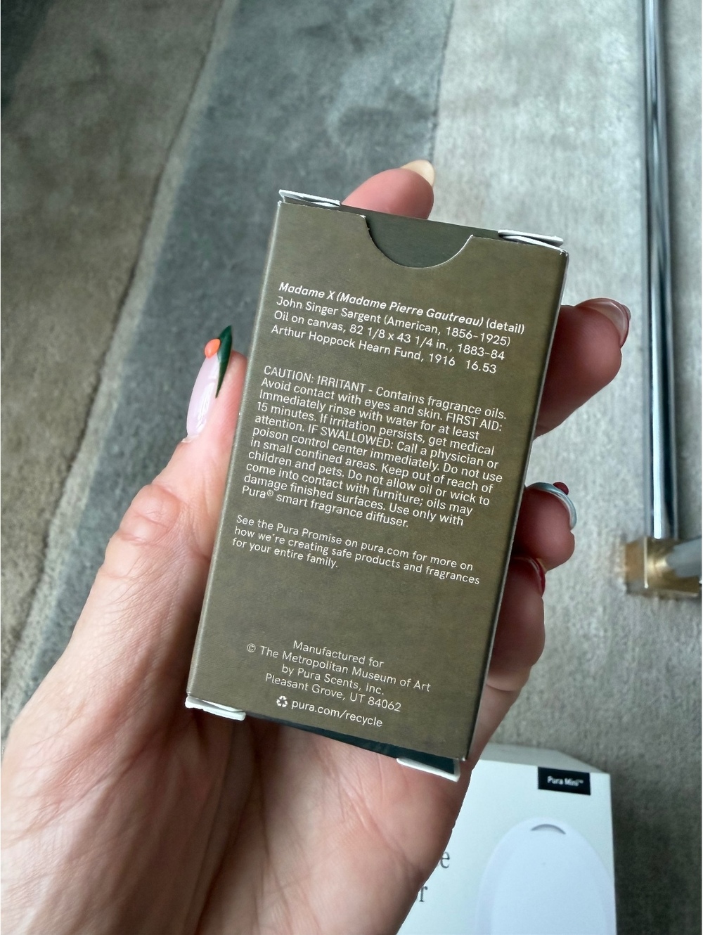 Pura Home Mini Smart home fragrance diffuser - Picture 3 of 4